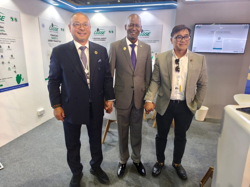 Hon. Elias Magosi 正式加入 HKIFOA-SADC 團隊，與 HKIFOA 創辦人兼主席 Simon Je 先生、HKIFOA 阿聯酋執行副主席 Elizon M Lazaro 先生（CMgr MCMI）一同出席。